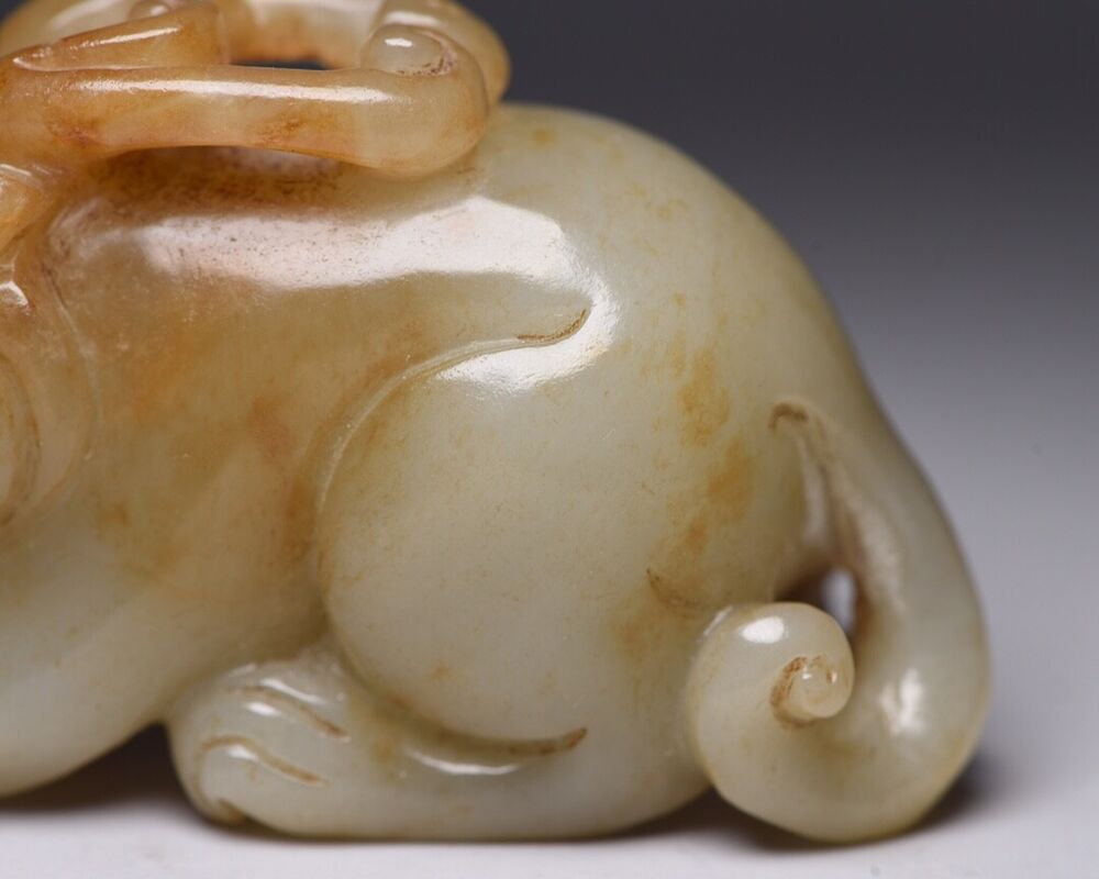 Antique Chinese Natural Hetian Jade Carved Beast Statue Sculpture Collection Art