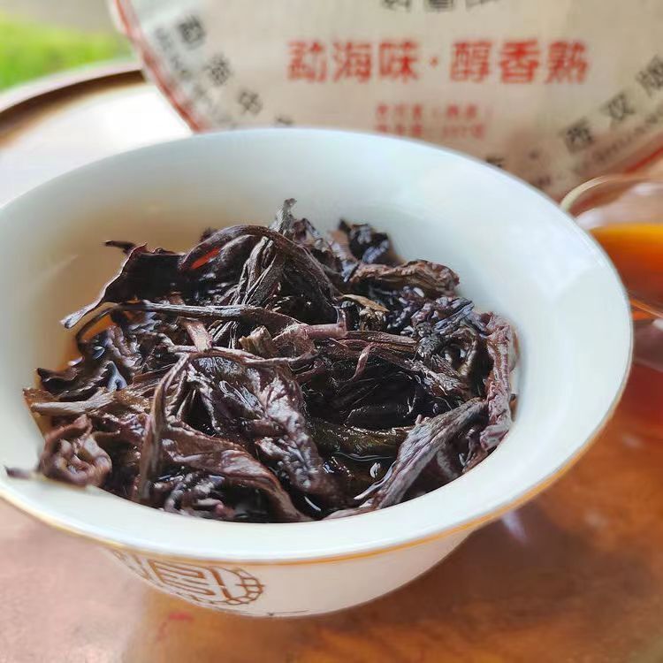 Menhai Old Tree Puerh Ripper Tea Yunna Pu'er Black Tea 357gPu Boiled-