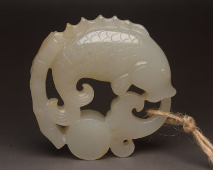 Chinese Natural Hetian Jade Carved Exquisite Fish Statue Lucky Gift Pendant Rare