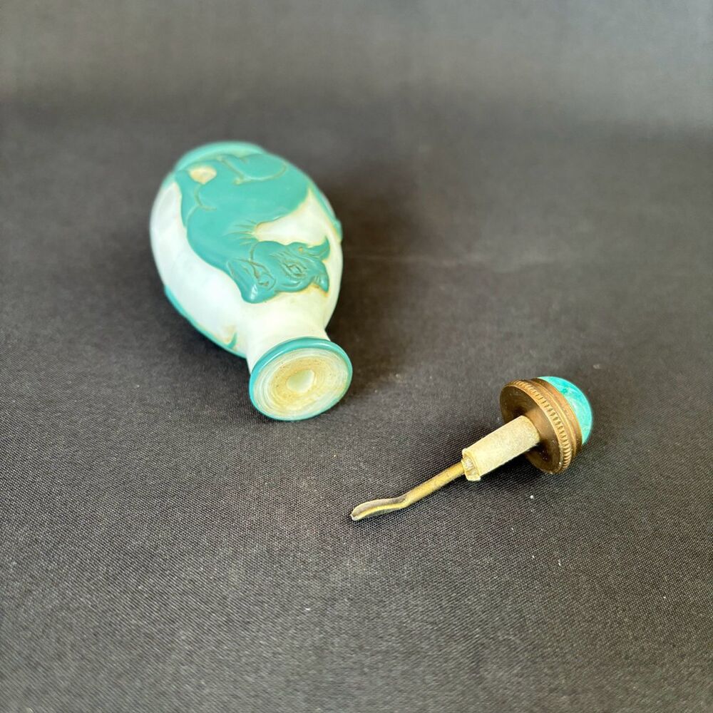 Old Beijing Chinese Carved Dog Statue Snuff Bottle Glass Overlay Box Gift Rare