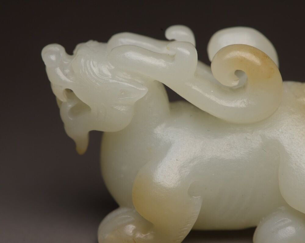 Top Chinese Natural Hetian Jade Carving Beast Statue Figurines Collectible Art