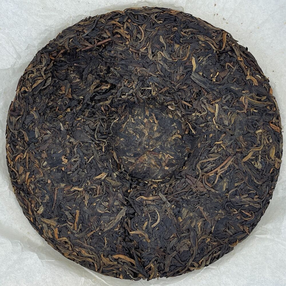 Pu 'er tea, 2011, healthy and aspiring to early spring tea, 357 grams of healthy early spring tea, raw.