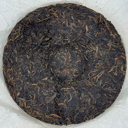 Pu 'er tea, 2011, healthy and aspiring to early spring tea, 357 grams of healthy early spring tea, raw.