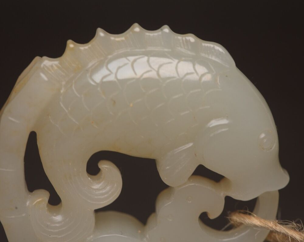 Chinese Natural Hetian Jade Carved Exquisite Fish Statue Lucky Gift Pendant Rare