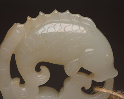 Chinese Natural Hetian Jade Carved Exquisite Fish Statue Lucky Gift Pendant Rare