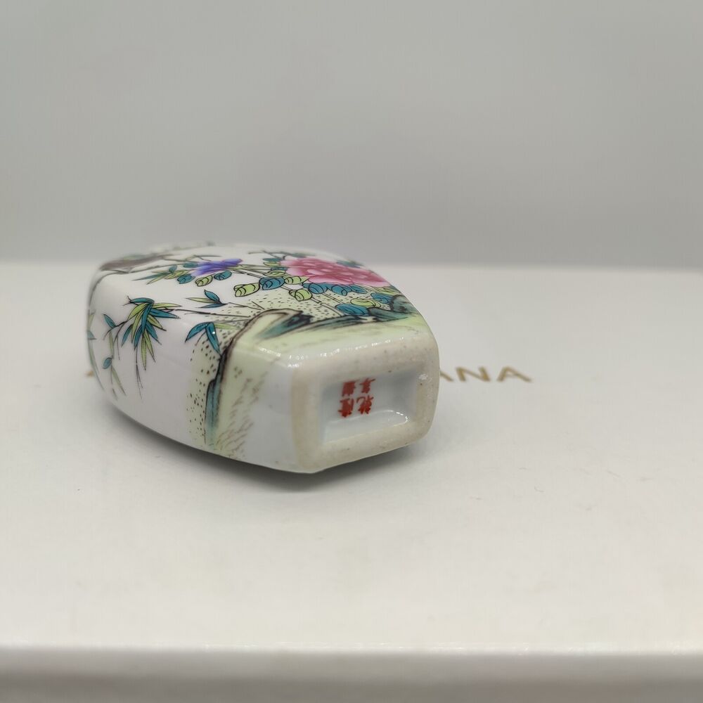Chinese Vintage Porcelain Snuff Bottles Exquisite Painted Flowers And Birds Art