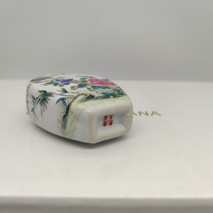 Chinese Vintage Porcelain Snuff Bottles Exquisite Painted Flowers And Birds Art