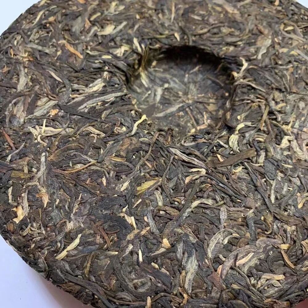 2004 Millennium Ancient Tea Tree Big Cabbage Banzhang Pu'er Raw Tea Cake 357g