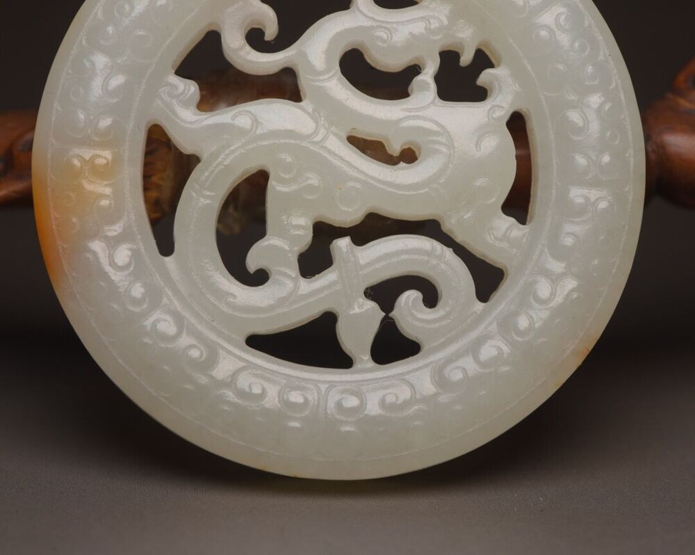 Chinese Beautiful Natural Hetian Jade Hand Carving Dragon Statue Pendant Jewelry
