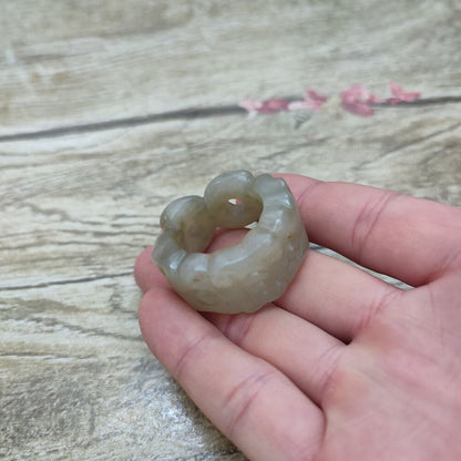 Chinese Hotan Hetian Jade Carving Unique Sculpture Collector Thumb Ring Jewelry