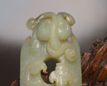 China Natural Hetian Jade Hand Carved Dragon Statue Lucky Pendants Jewelry Gift
