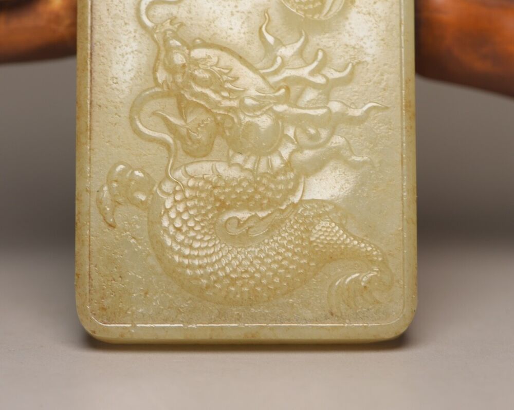Chinese Natural Hetian Jade Carving Dragon Statue Lucky Jade Pendant Jewelry Art