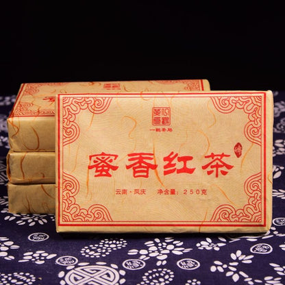 250g Date Fragrance Black Tea Brick Fengqing Dianhong Tea Yunnan Organic Red Tea