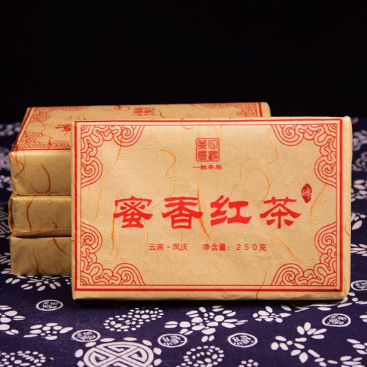 250g Date Fragrance Black Tea Brick Fengqing Dianhong Tea Yunnan Organic Red Tea