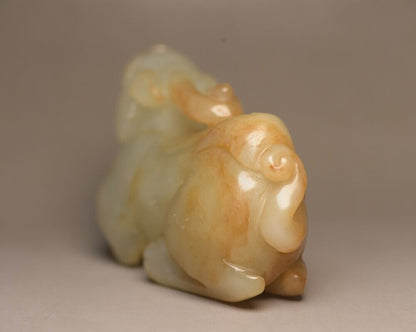 Top Chinese Natural Hetian Jade Carved Exquisite Beast Statue Figurines Artwork