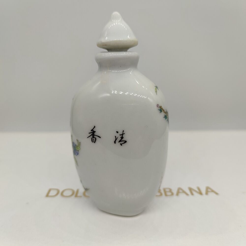 Chinese Vintage Porcelain Snuff Bottles Exquisite Painted Flowers And Birds Art