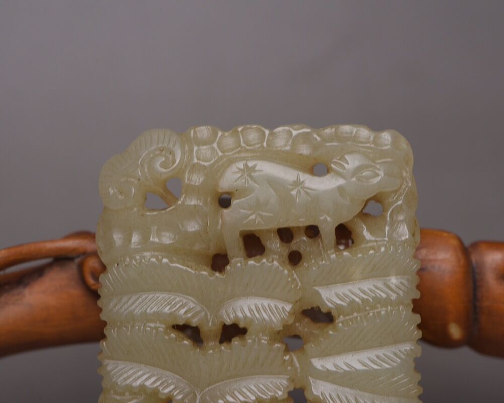 Chinese Natural Hetian Jade Carving Tiger Deer Statue Exquisite Pendant Jewelry