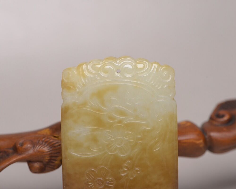 Chinese Old Natural Hetian Jade Hand Carved Exquisite Jade Pendant Jewelry Gift