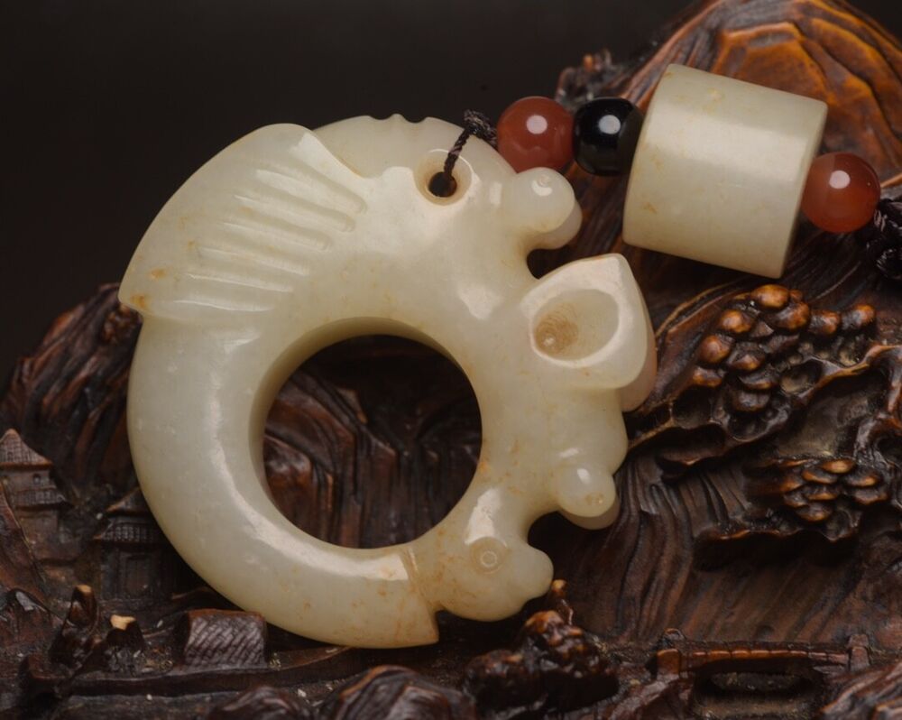 Chinese Beautiful Natural Hetian Jade Carving Fine Statue Lucky Pendant Jewelry