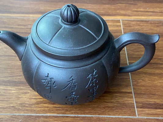 Beautiful Chinese Yixing Zisha purple clay Teapot,marked - very good condition