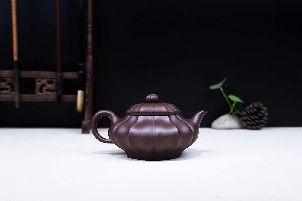 320cc Handmade Purple Sand Purple Clay Teapot HeLing Hu Teapot in Yixing, China-