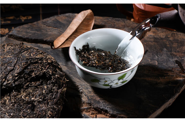 2004 Song Pin Hao Spring Yiwu Mountain Ancient Tree Aged Puer Pu Er Tea 357g Raw