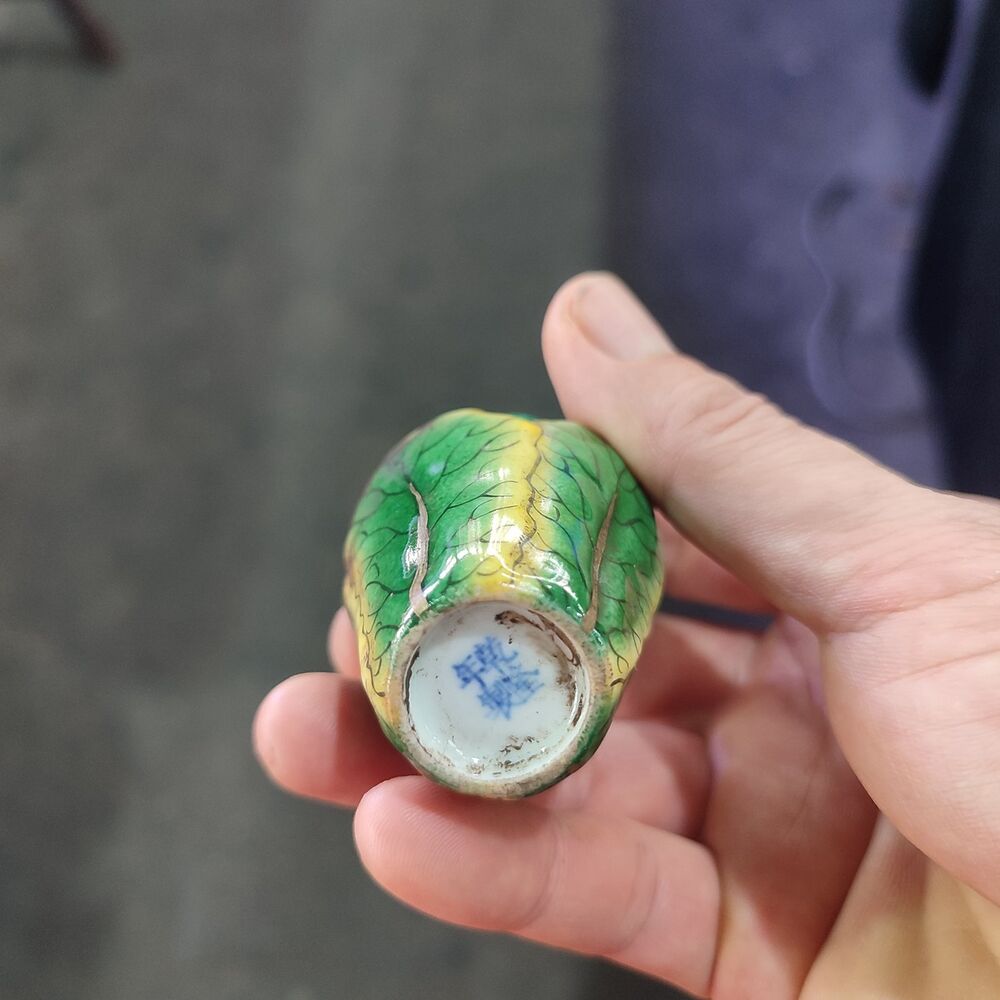 Chinese Porcelain Snuff Bottle Ceramics Vegetable Cabbage Statue Painting Gift