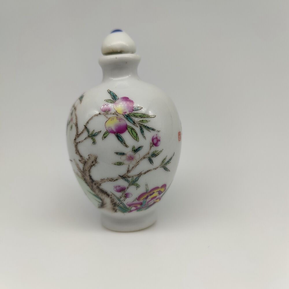 Chinese Porcelain Exquisite Painted Snuff Bottles Curio Animal Deer christmas