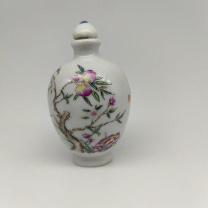 Chinese Porcelain Exquisite Painted Snuff Bottles Curio Animal Deer christmas