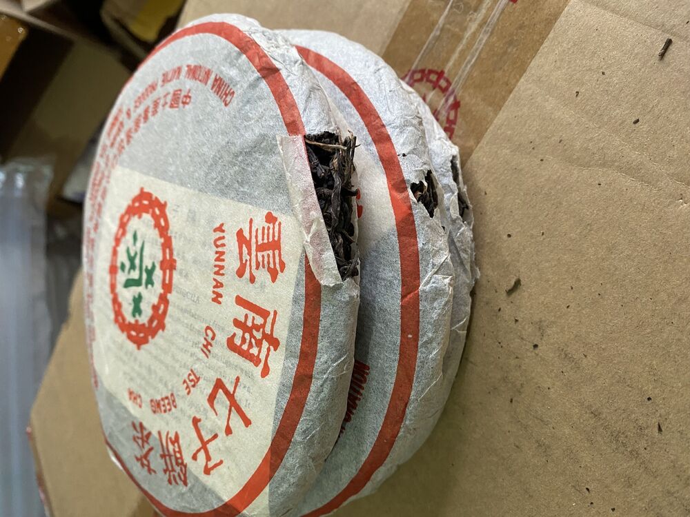 357g [Damaged Broken Packaging] Zhong Cha Yunnan Tea Puer Pu'er Raw