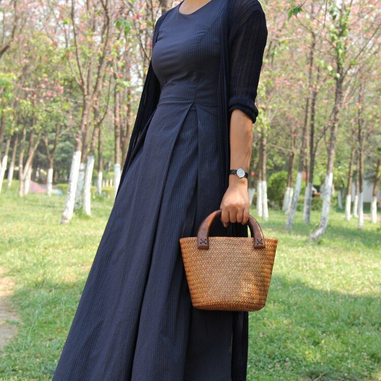 Handmade Wood Handle Straw Bag Vintage Woven Handbag Vacation Rattan Bucket Bag