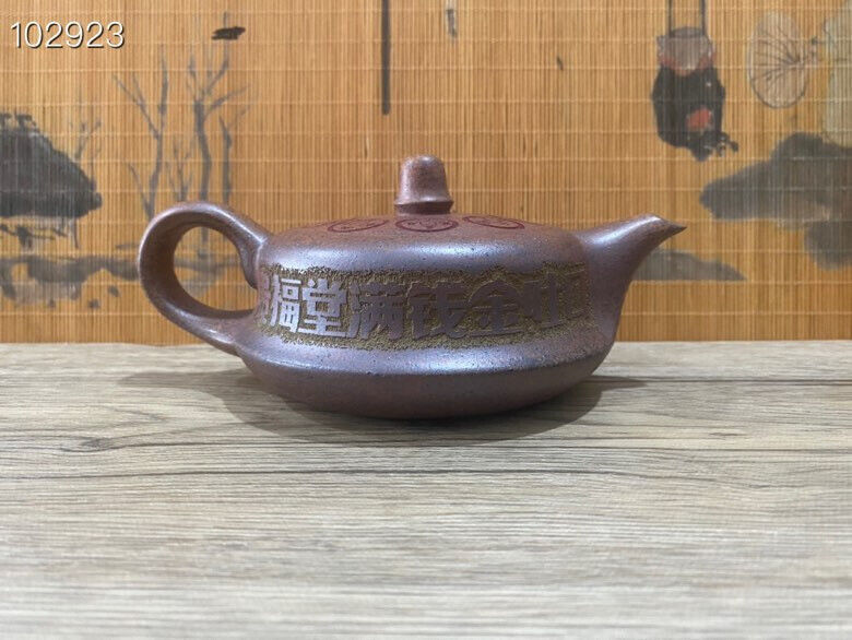 Chinese Yixing Zisha Clay Handmade Exquisite Teapot（ 壶 底款： 徐如蕾）