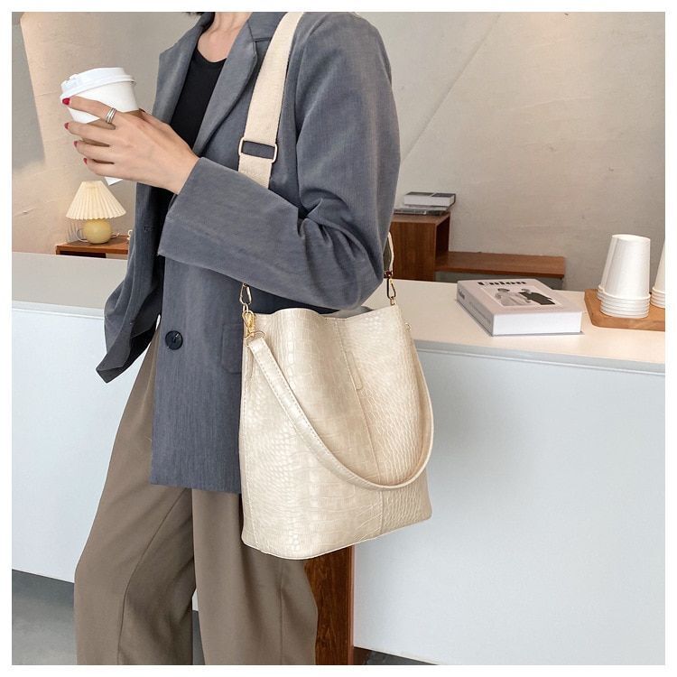 Vintage Crocodile Pattern Crossbody Bags Women Leather Shoulder Handbags Large