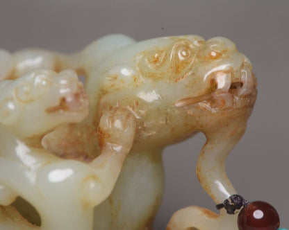 China Antique Hetian Jade Wonderful Carving Beast Statue Decor Nice Figurine Art