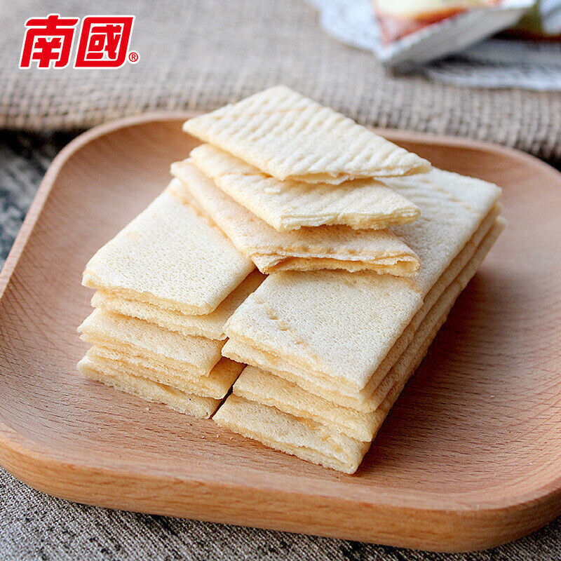 南国椰香薄饼80g/盒 香脆零食饼干 South Coconut Pancakes 80g (sweet) Crispy Snack Cookies