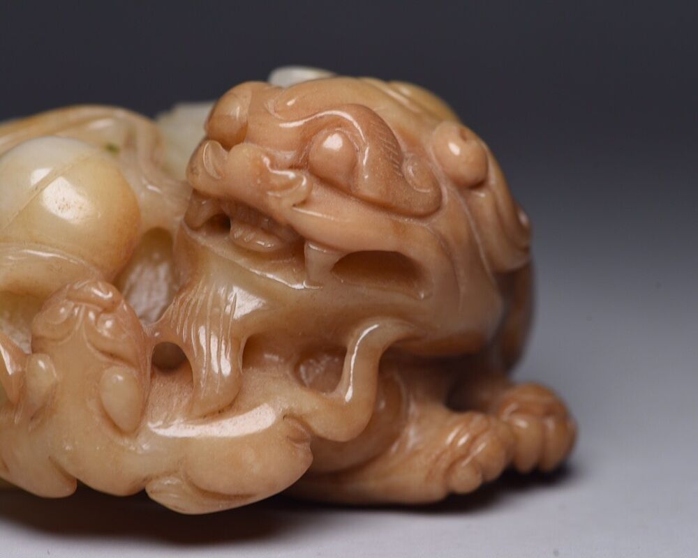 Chinese Old Natural Jade Hand Carved Hetian Jade Beast Figurine Statue Decor Art