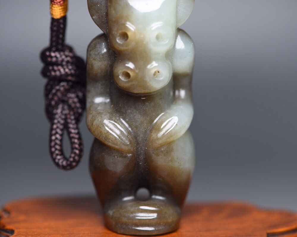 Collections Chinese Old Hetian Jade Hand Carved Exquisite Statue Unique Figurine