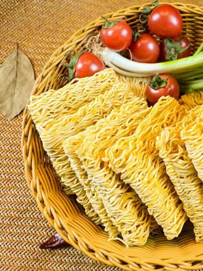 方便干吃脆面鸿四方咔滋大包零食 Easy To Eat Crispy Noodles Red Square Big Bag Of Crunch Snacks