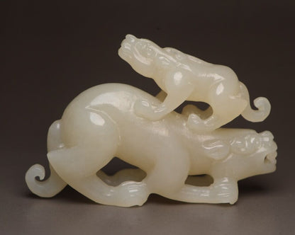 Chinese Top Natural Hetian Jade Carving Exquisite Beast Statue Figurines Artwork