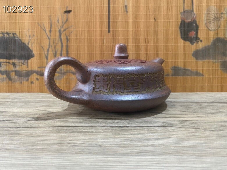 Chinese Yixing Zisha Clay Handmade Exquisite Teapot（ 壶 底款： 徐如蕾）