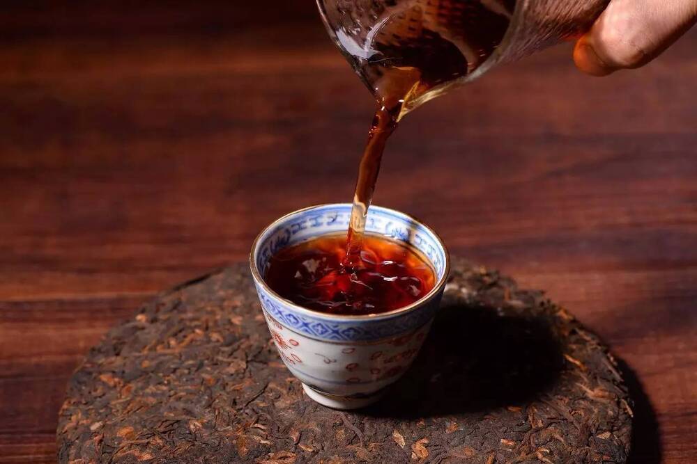 357g Cooked Pu-erh Puerh Tea Cake Aged Ripe Puer Aroma Menghai Dayi TAETEA