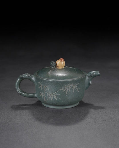 Chinese Yixing Zisha Clay Handmade Exquisite Teapot （寿桃 盖款：大生）