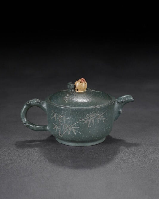 Chinese Yixing Zisha Clay Handmade Exquisite Teapot （寿桃 盖款：大生）