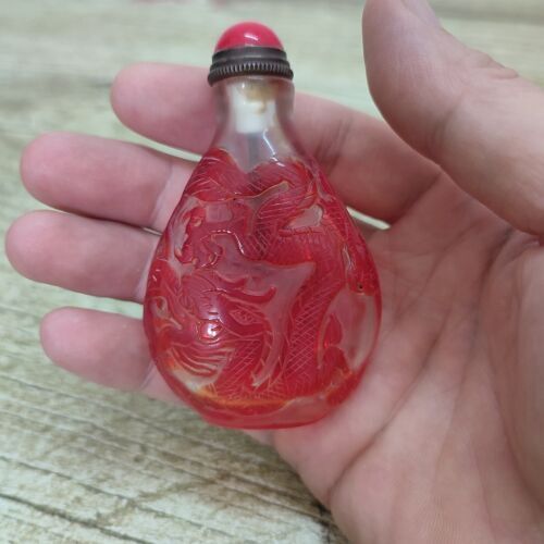 A Fine red Glass Lucky Snuff Bottle vintage antique chinese carved dragon statue