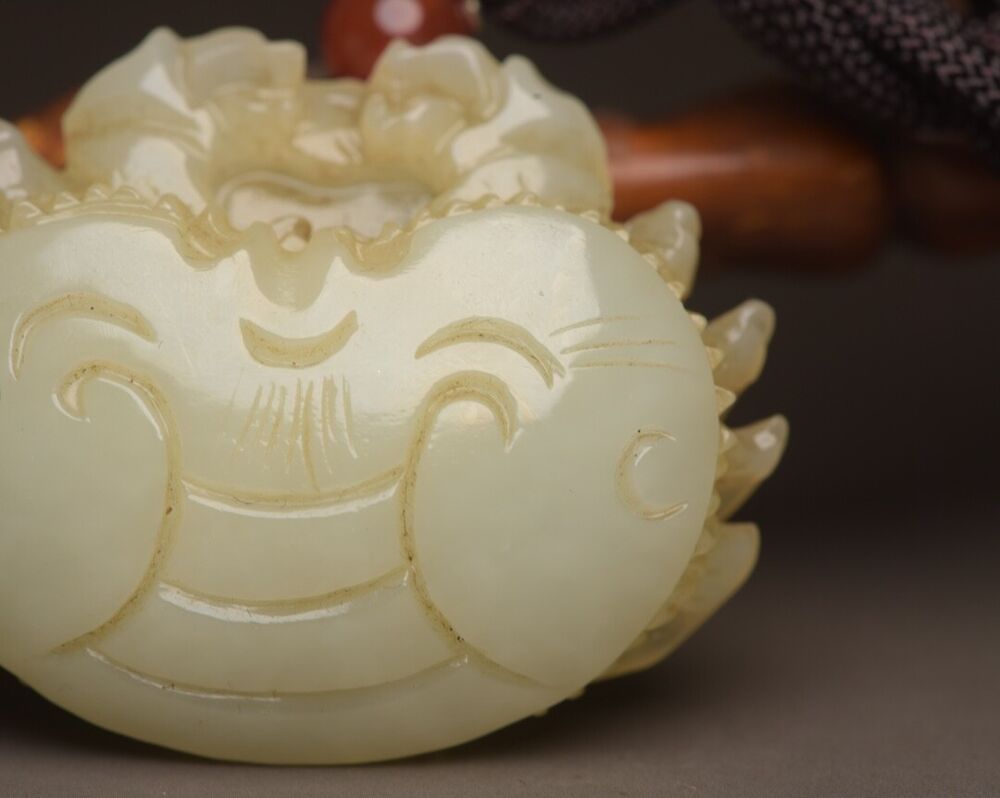Chinese Antique Hetian Jade Carving Exquisite Statues Good Luck Pendant Jewelry