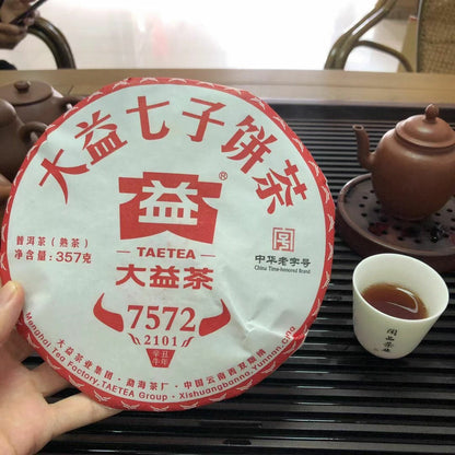 TAETEA 7572 Menghai Dayi Puer Tea Cake Pu-erh China Yunnan Pu'er 2021 357g Ripe