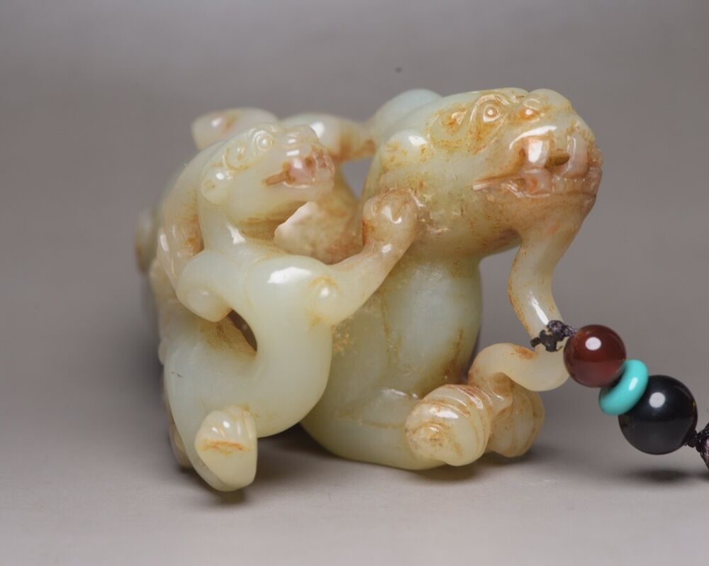 China Antique Hetian Jade Wonderful Carving Beast Statue Decor Nice Figurine Art