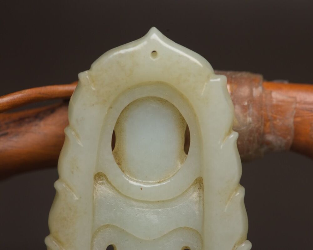 Chinese Beautiful Natural Hetian Jade Carving Kuan Yin Statue White Jade Pendant