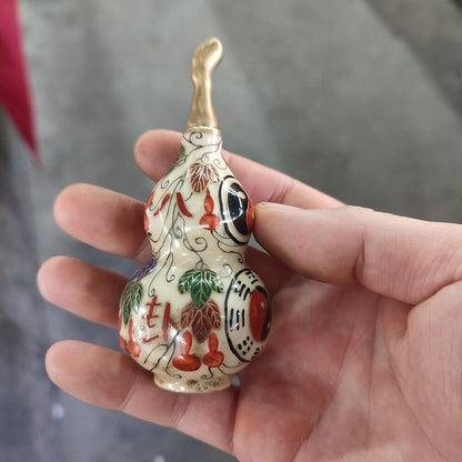 Chinese Porcelain Snuff Bottle Ceramics Lovely Gourd Statue Painting Rare Decor
