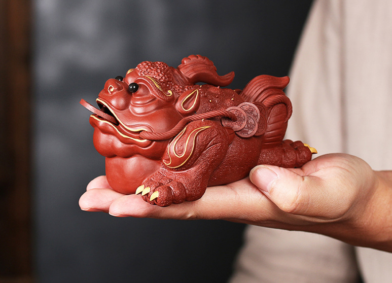 Yixing purple sand tea is favored by great fortune. The raw ore Dahongpao tea tr